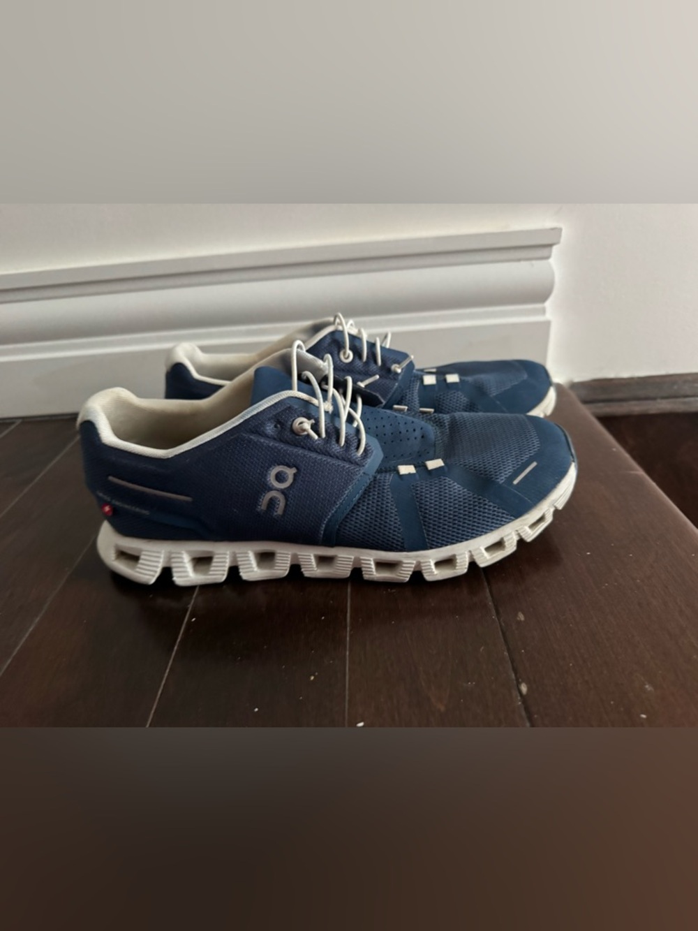 On Cloud blue & White Running Shoes